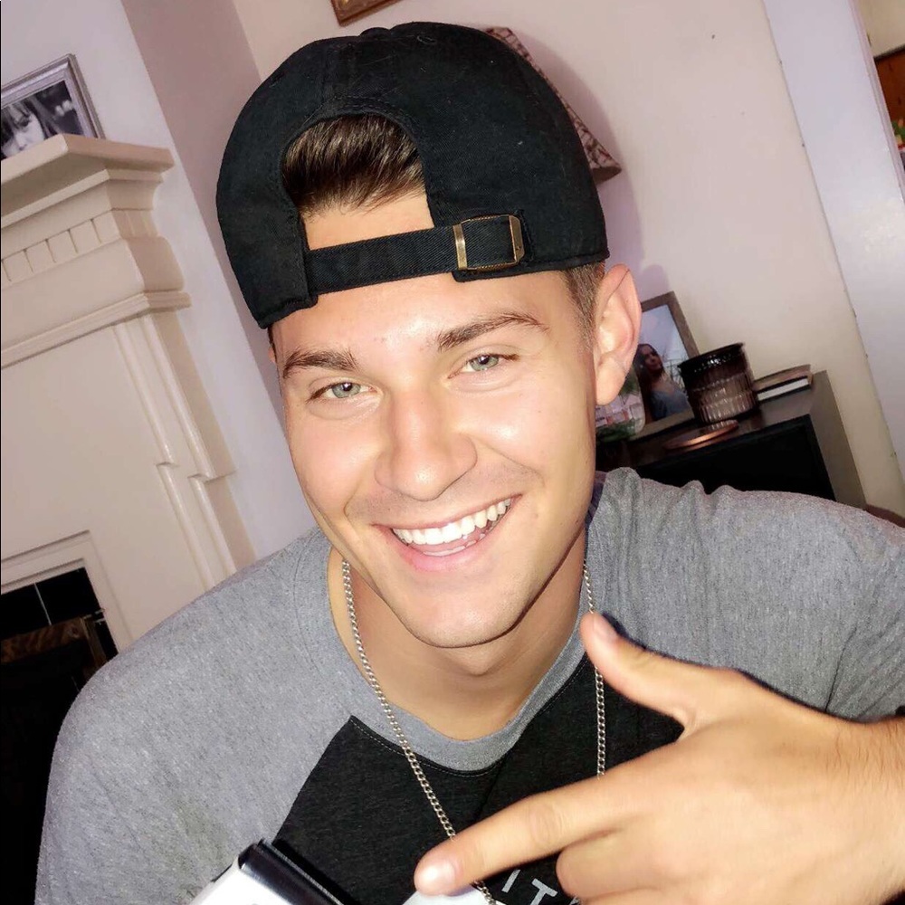 Meet your Posher, Logan